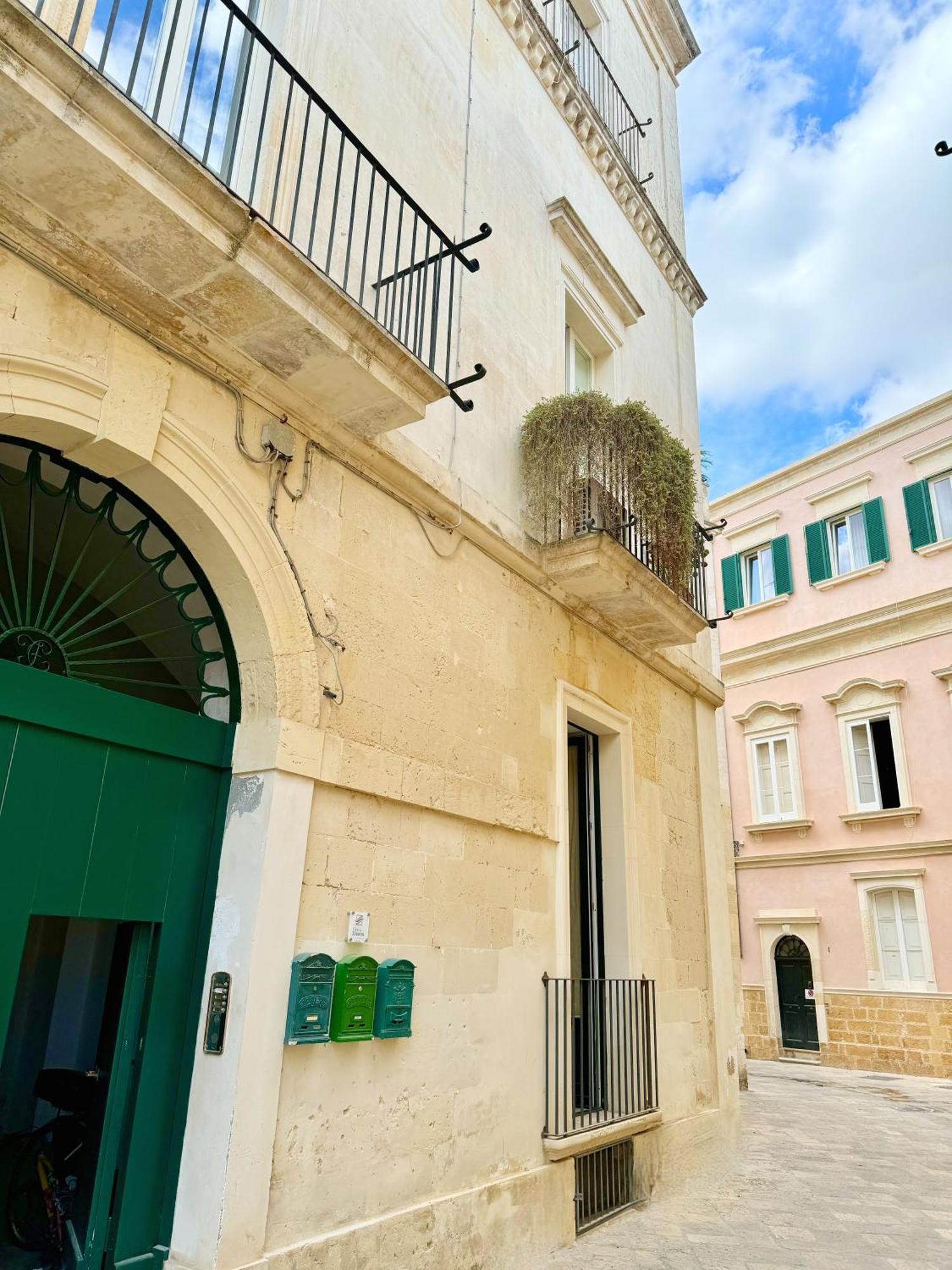 Vico Del Theutra